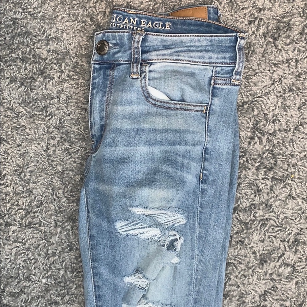 American Eage Ripped light wash jeans